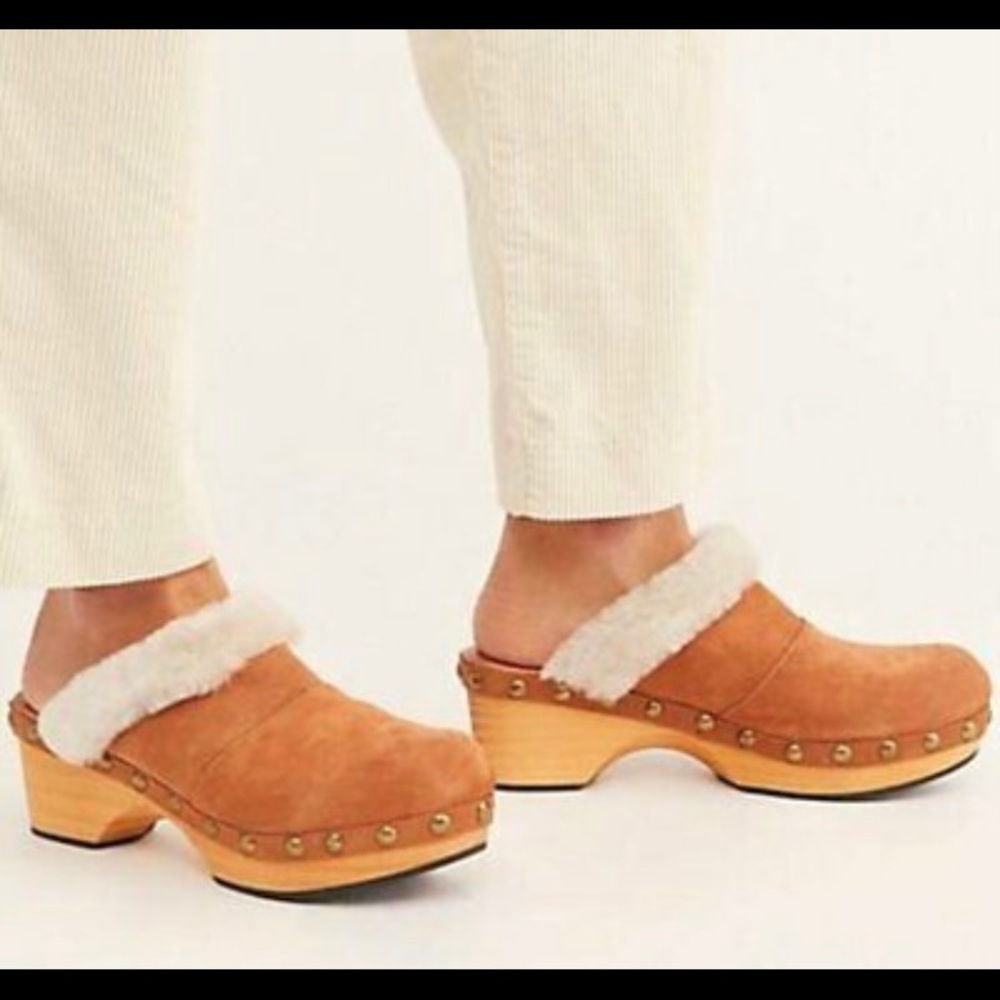 FREE PEOPLE CHALET SHEARLING TRIM LEATHER CLOG